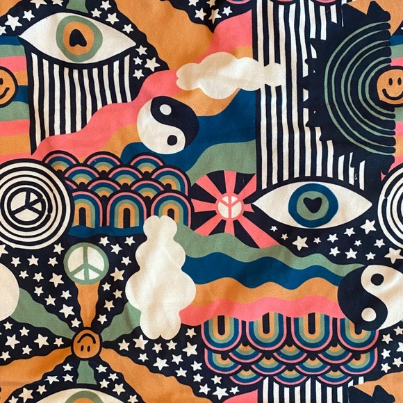 POP Fit Geometric Groovy 2 piece Tank and Shorts Set - Picture 12 of 15